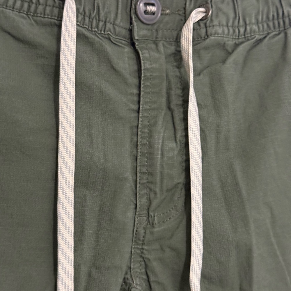 Vuori Men's Green Khakis - Picture 4 of 8